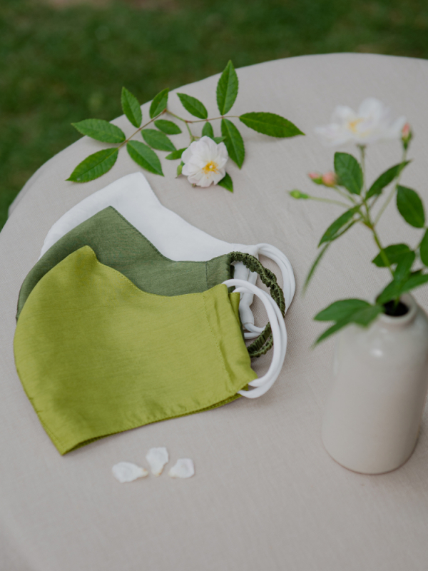 Khẩu trang lụa thoáng khí tránh mụn