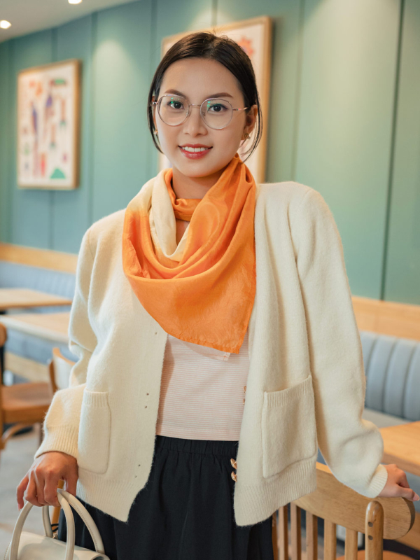 Khăn lụa vuông ombre Kumquat