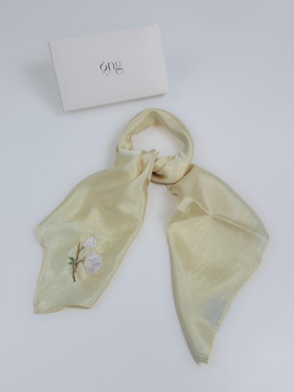 Khăn lụa vuông Luxury thêu Hoa Mộc Lan nụ
